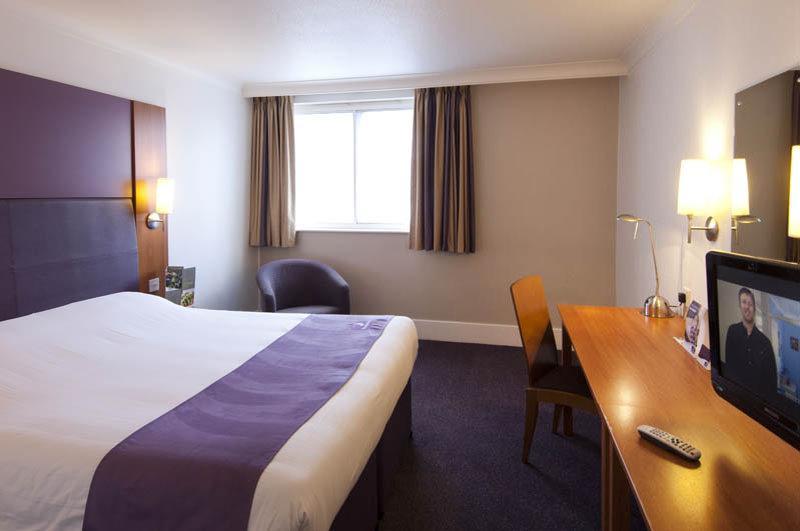 Premier Inn Bristol East Emersons Green Coalpit Heath Exterior photo