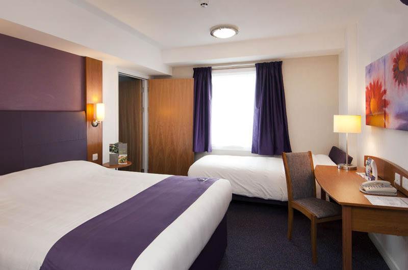 Premier Inn Bristol East Emersons Green Coalpit Heath Exterior photo